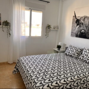 Casaroos-slaapkamer1-4persoons-appartement-rojales-costablanca-vakantie-verhuur