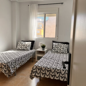 Casaroos-slaapkamer2-4persoons-appartement-rojales-costablanca-vakantie-verhuur