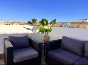 Casaroos-dakterras-4persoons-appartement-rojales-costablanca-vakantie-verhuur