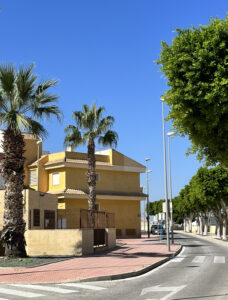 Casaroos-zijaanzicht-4persoons-appartement-rojales-costablanca-vakantie-verhuur