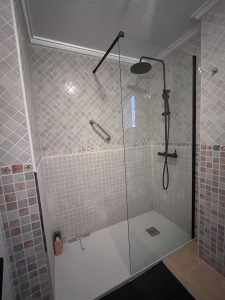 badkamer-inloopdouche-rojales-casaroos